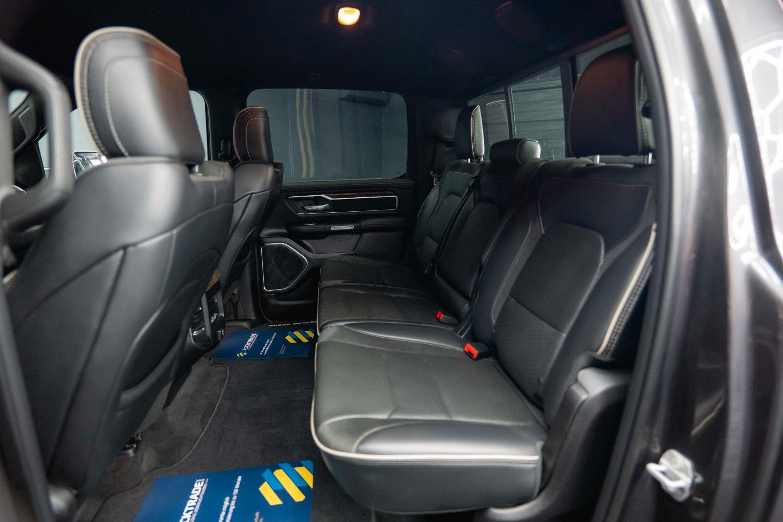 Fahrzeugabbildung Dodge RAM 5.7 V8 HEMI 4x4 NIGHT LARAMIE *RAM BOX*LED*