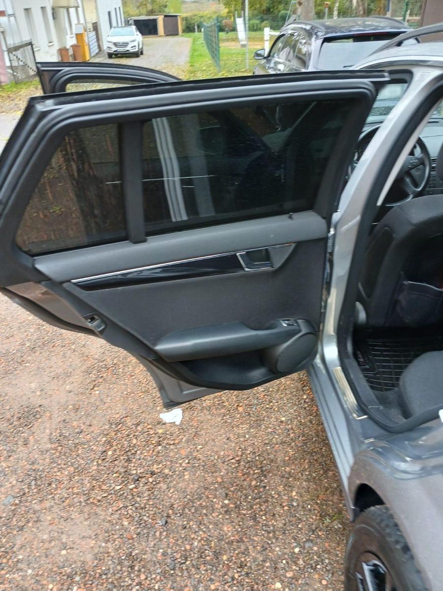 Mercedes-Benz C200 2010 — photo 15
