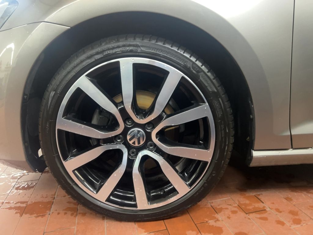 Fahrzeugabbildung Volkswagen Golf 1,4 Edition Navi Winterpaket