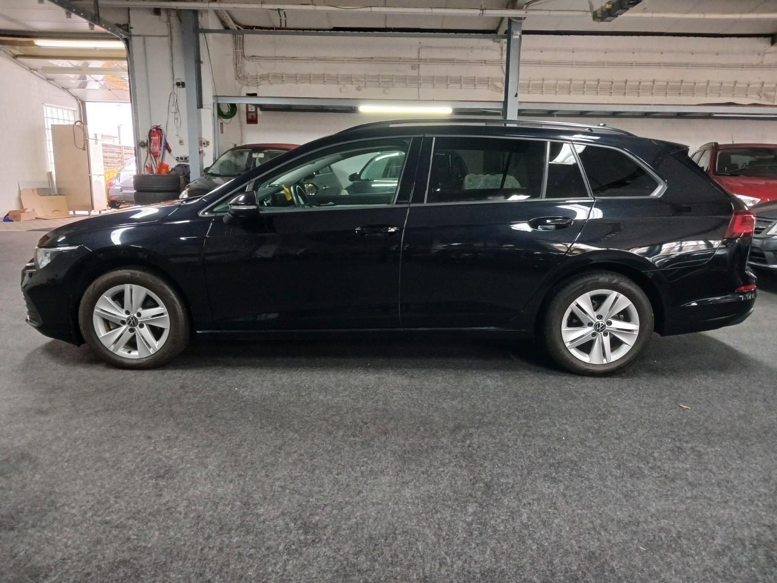 Volkswagen Golf VIII Variant Life eTSI 1 .HAND