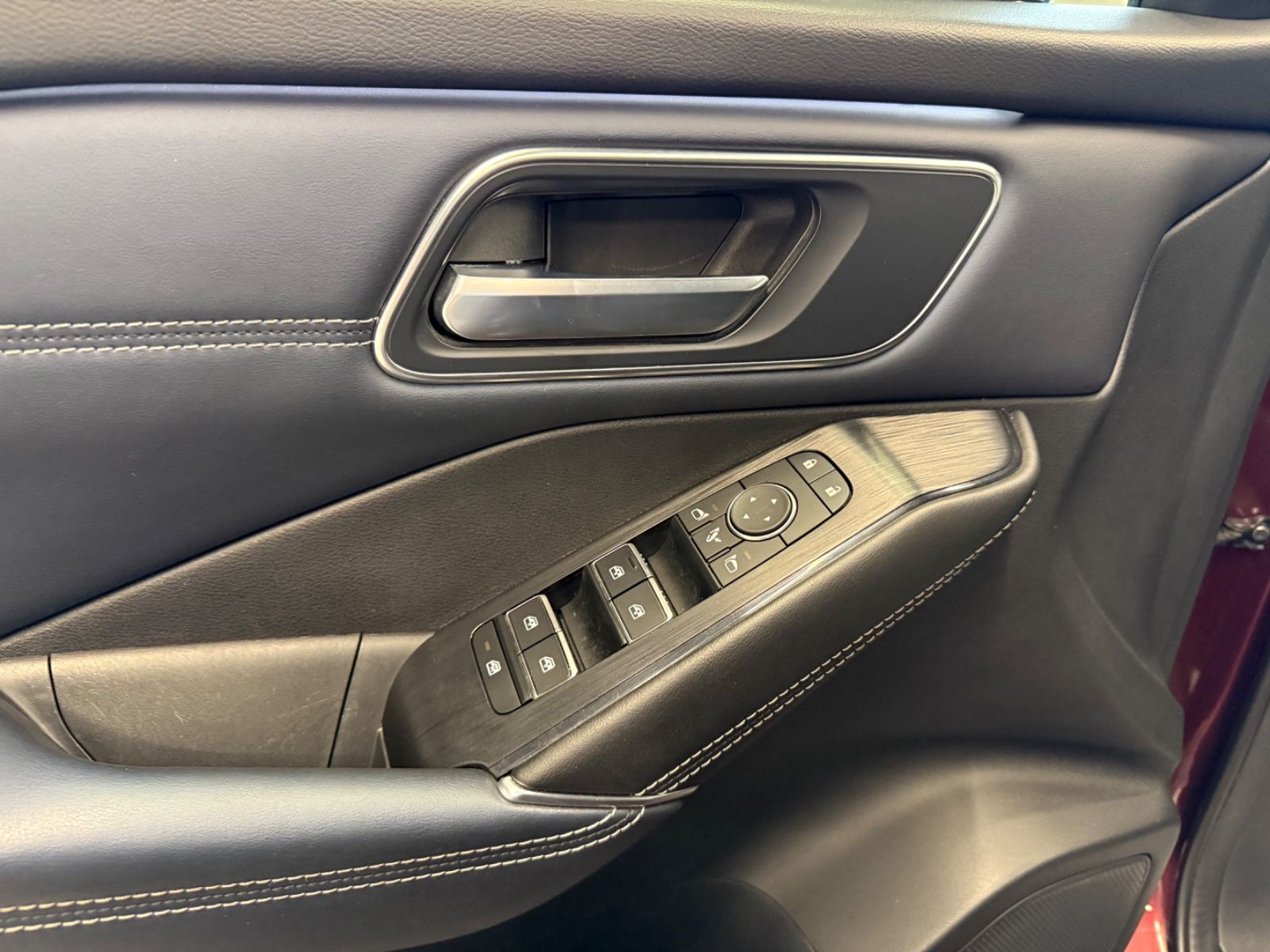 Fahrzeugabbildung Nissan Qashqai Tekna - Pano, HeadUp, Teilleder