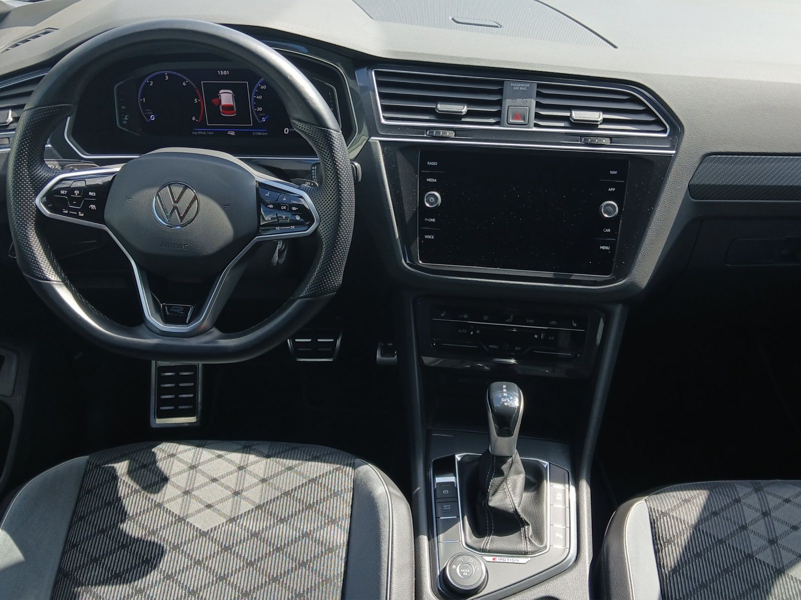 Fahrzeugabbildung Volkswagen Tiguan TDI R-Line DSG 4M Matrix AHK Navi AID ACC