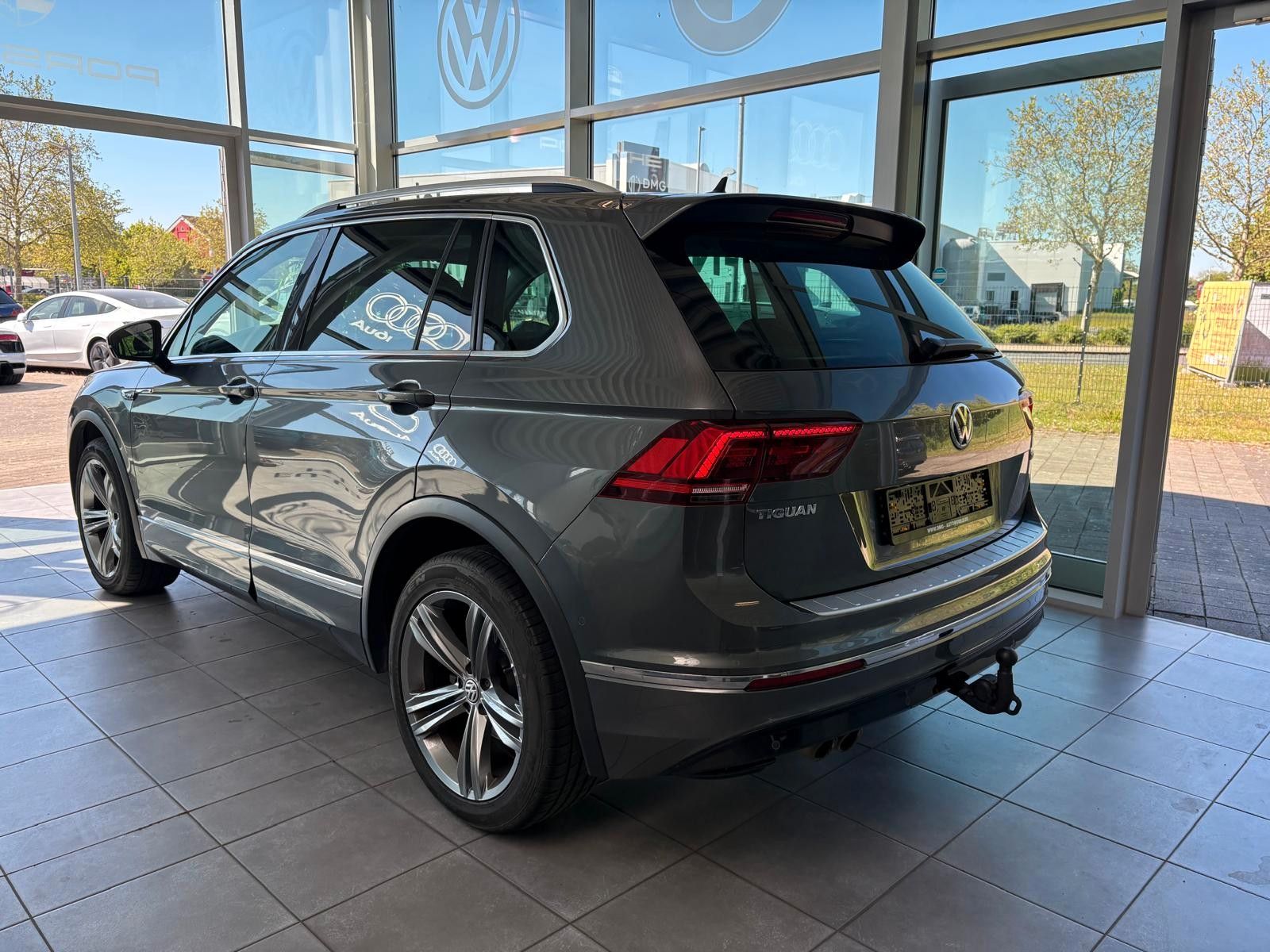 Fahrzeugabbildung Volkswagen Tiguan Highline BMT 4Motion/R LINE/leder/memory/
