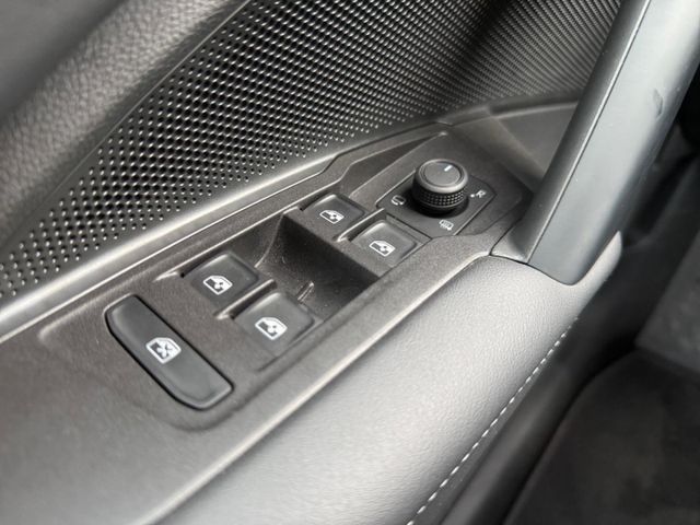 Tiguan Life 2.0 TDI AHK-klappbar Navi CarPlay