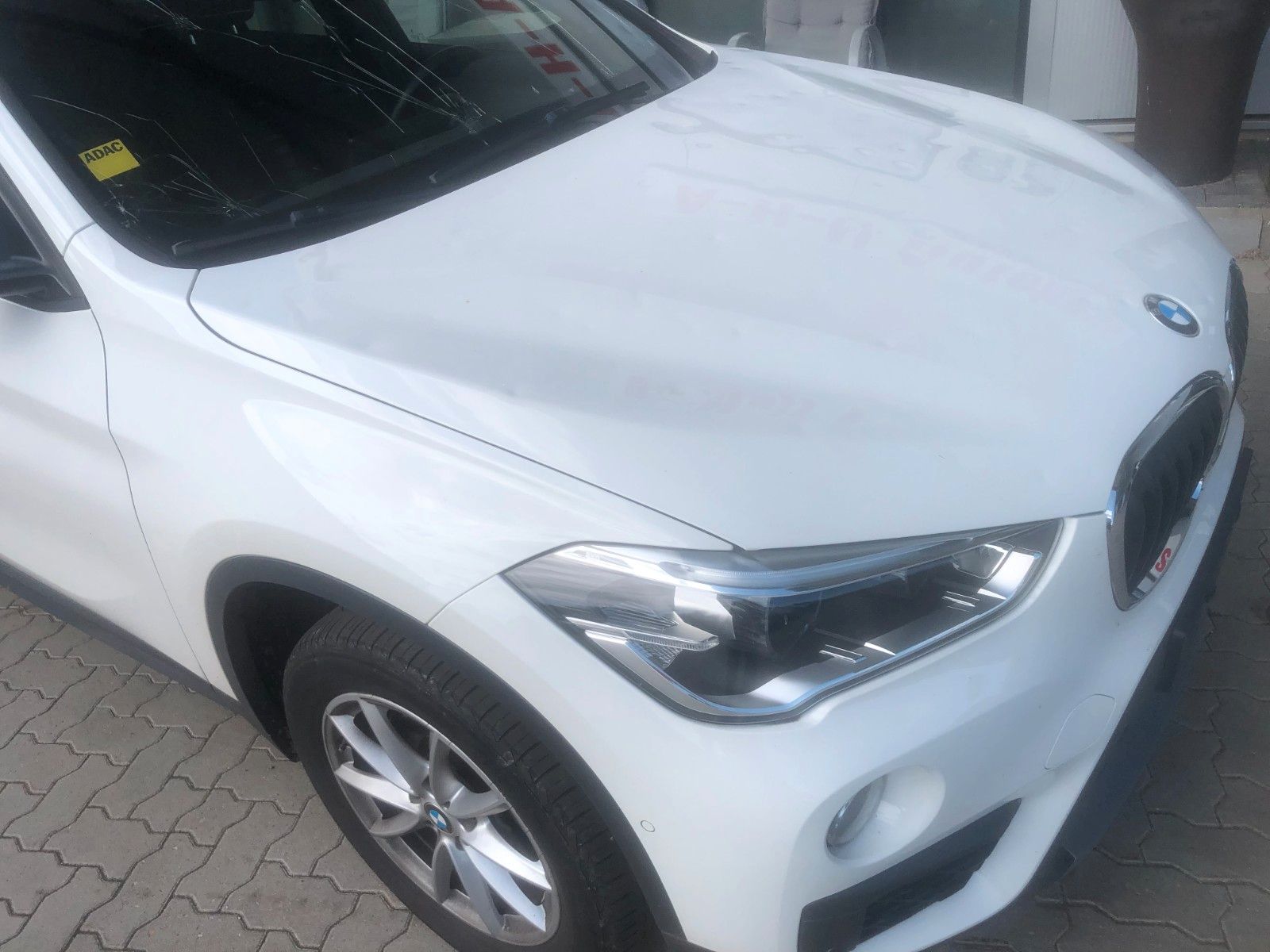 Fahrzeugabbildung BMW X1 sDrive 20 i Advantage Hagelschaden