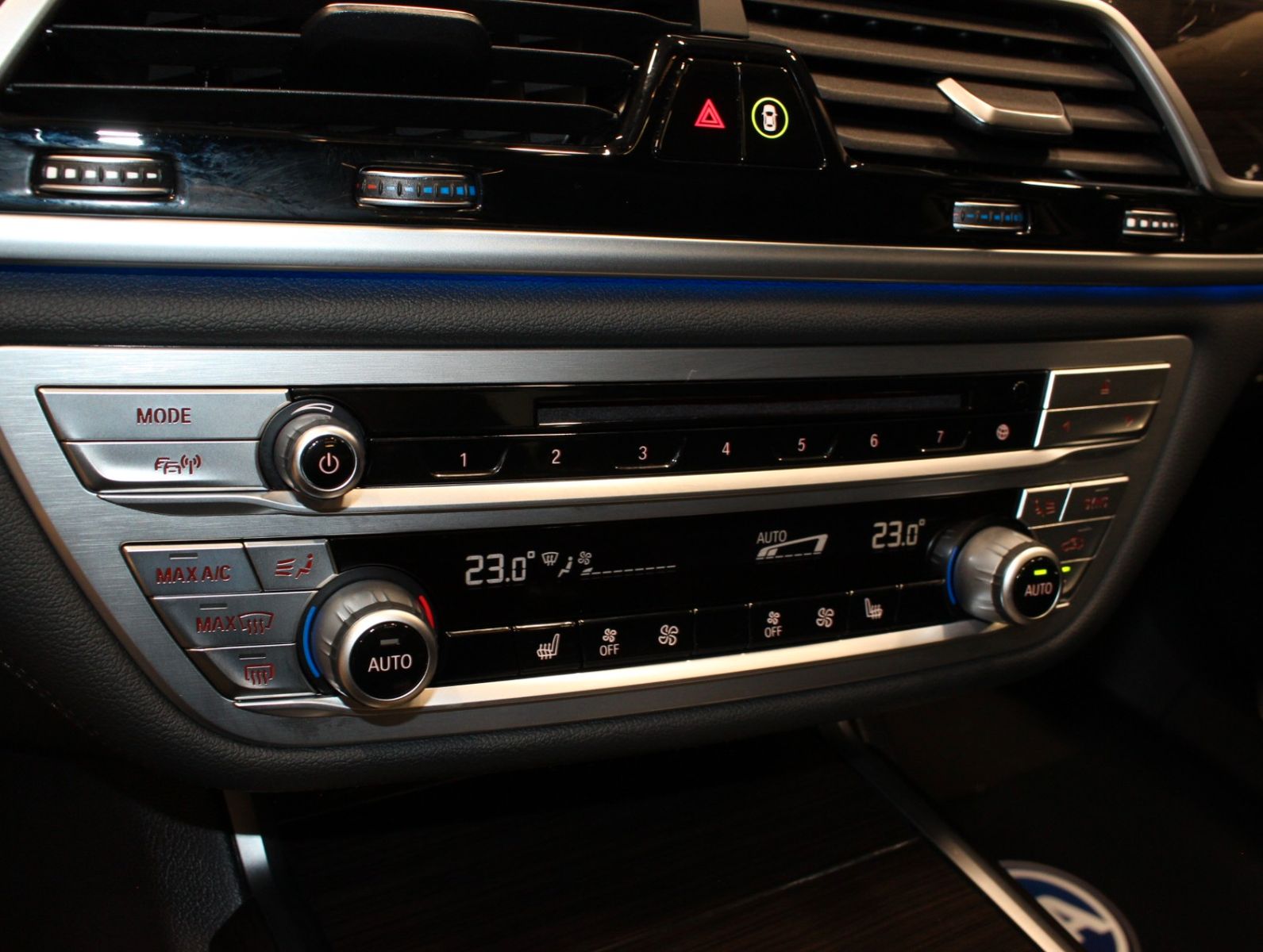 Fahrzeugabbildung BMW 730d*M-Sport Paket*Hud*Standh.GSD.Massagesitze