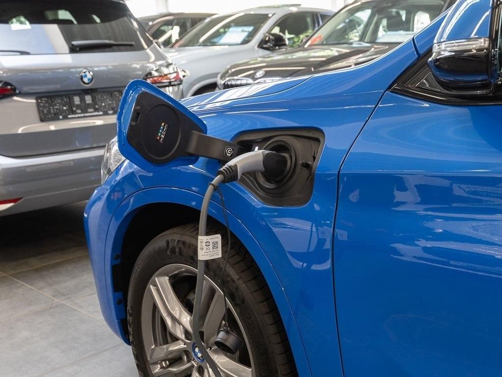 BMW X1 xDrive25e A M Sport HUD ACC AHK RFK NAVI LED