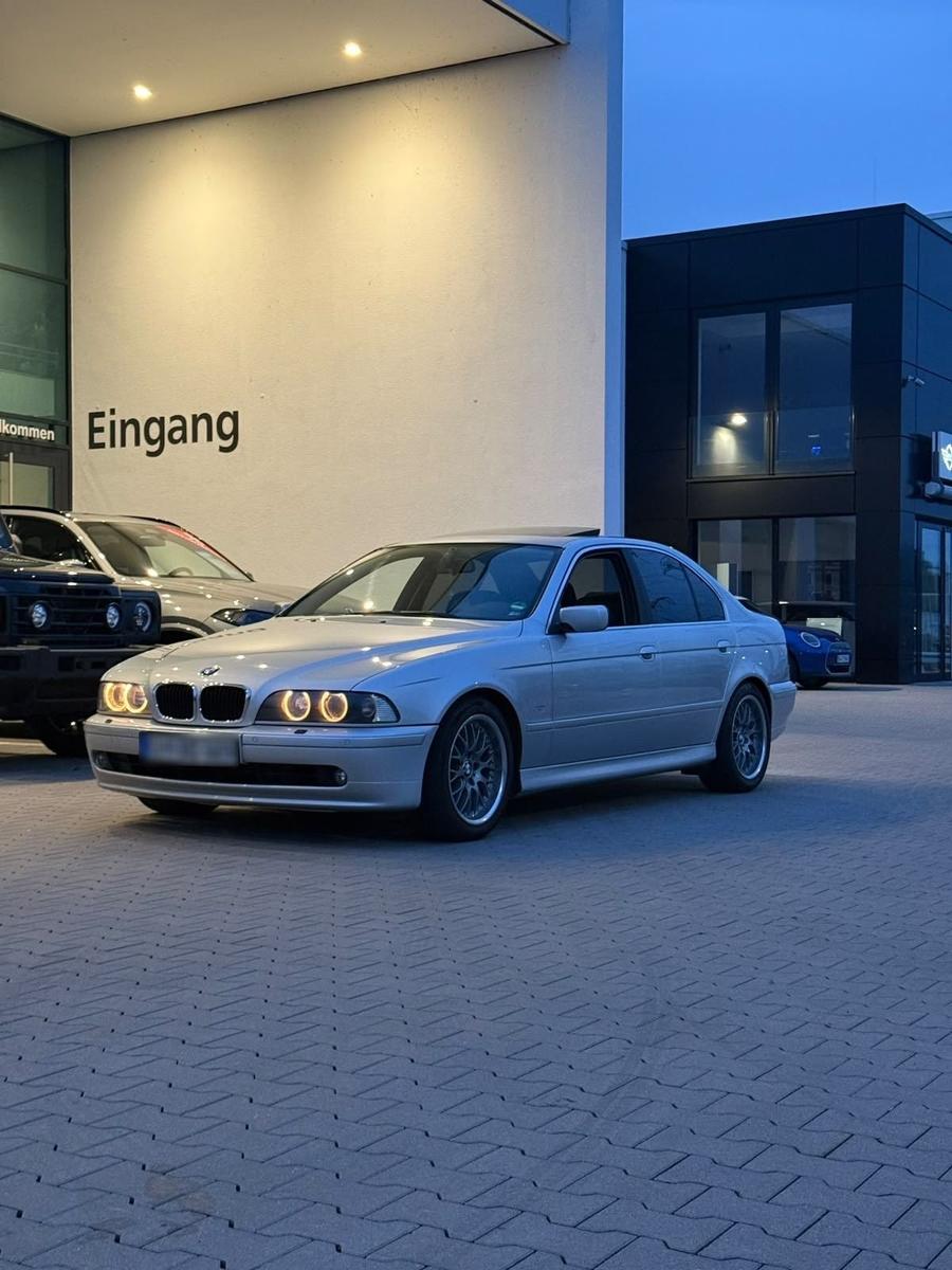 BMW 525