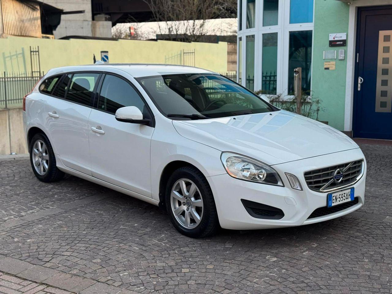 Volvo V60 2012 — photo 7