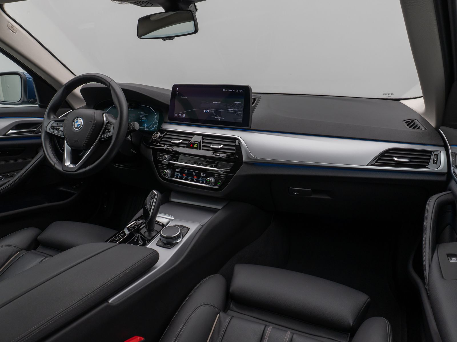 Fahrzeugabbildung BMW 530e Kamera Laser HUD DAB AHK Komfort Alarm ACC
