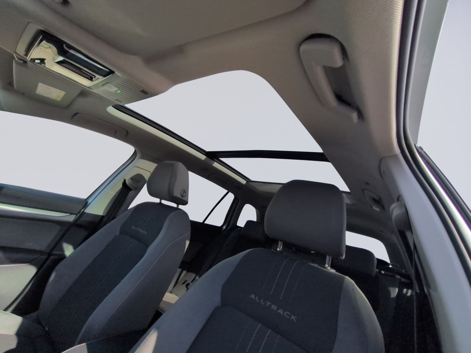 Golf VIII Alltrack 2.0 TDI DSG KAMERA+PANO+STHZ
