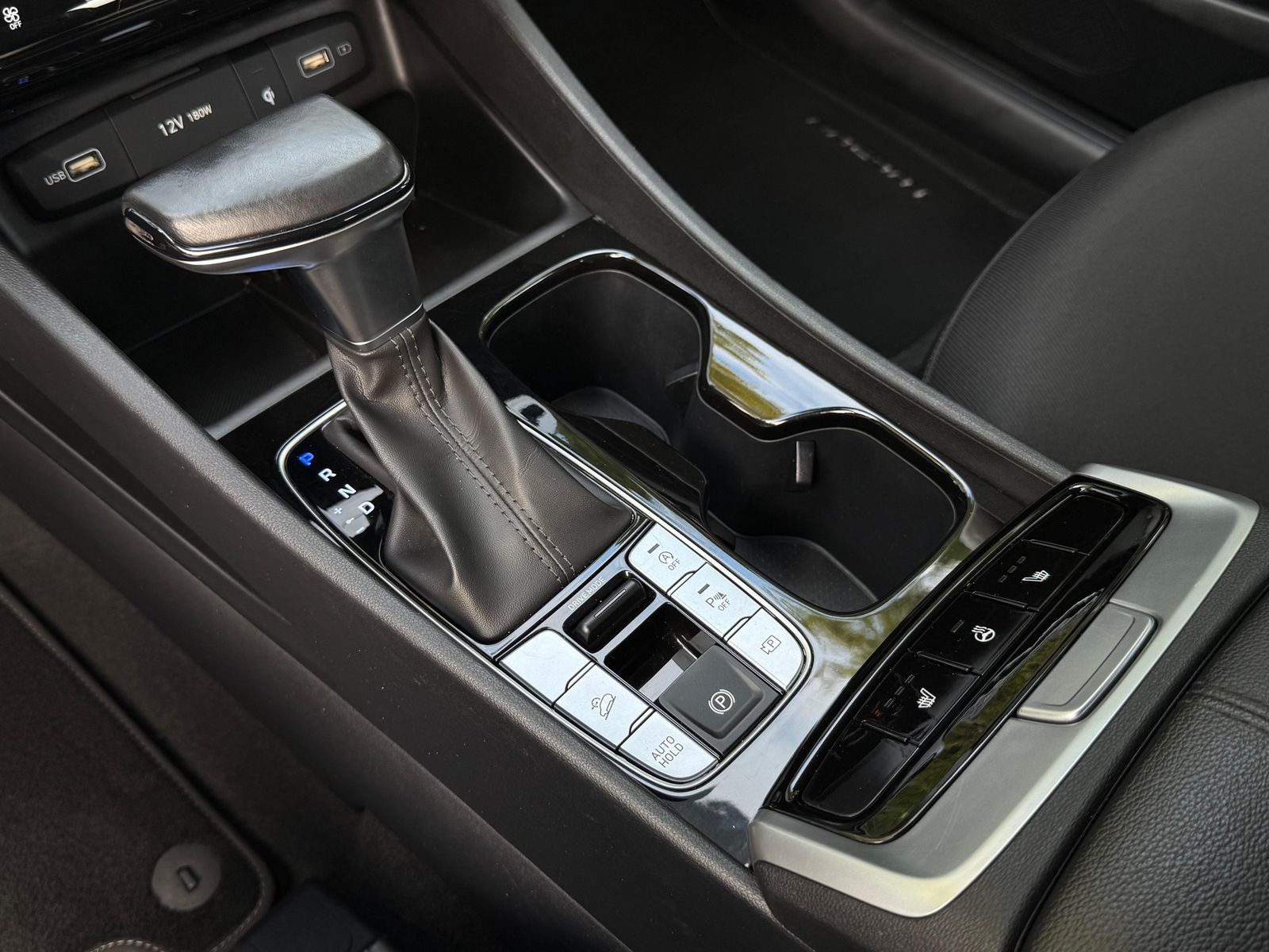 Fahrzeugabbildung Hyundai Tucson 1.6 T-GDI DCT 2WD LED+SHZ+KAM+CARPLAY+DAB