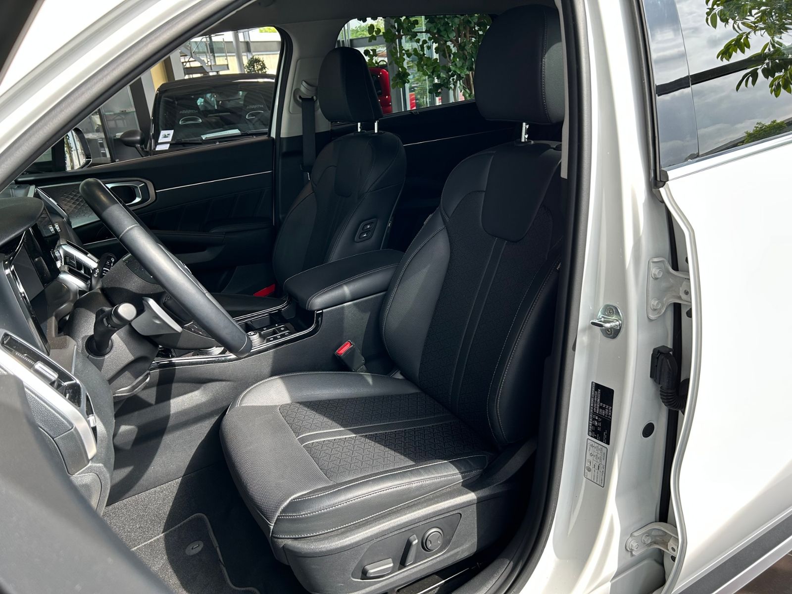 Fahrzeugabbildung Kia Sorento Hybrid HEV Spirit 2WD LEDER LED NAV 19"