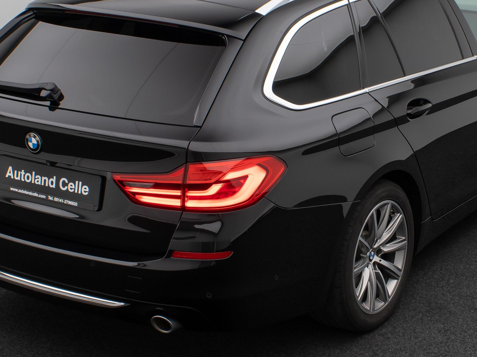 Fahrzeugabbildung BMW 520d Luxury Line Kamera HUD H/K Massage DisplKey