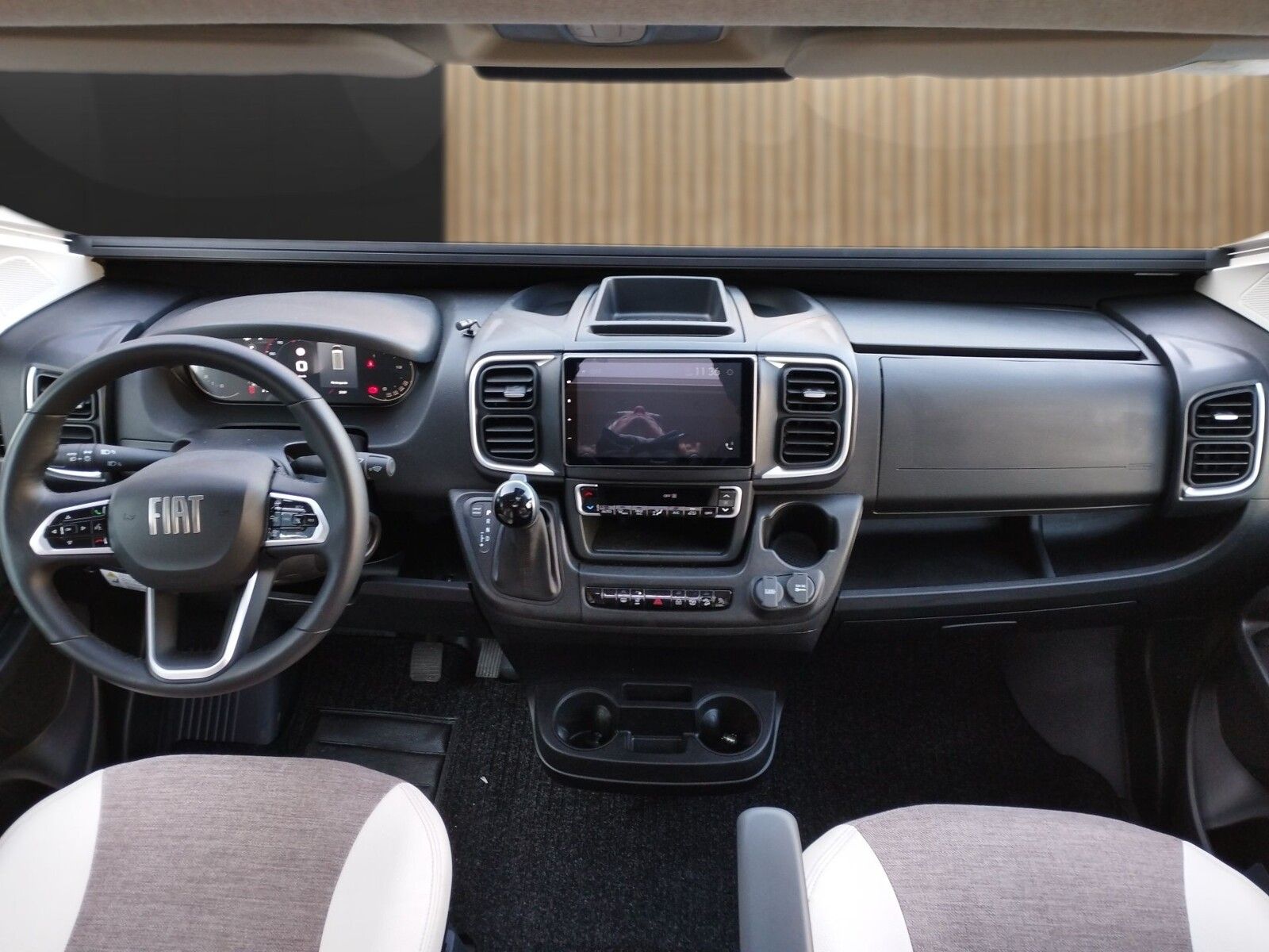 Fahrzeugabbildung Eura Mobil Van V 635 EB Automatik, 180 PS, Fahrassistenz