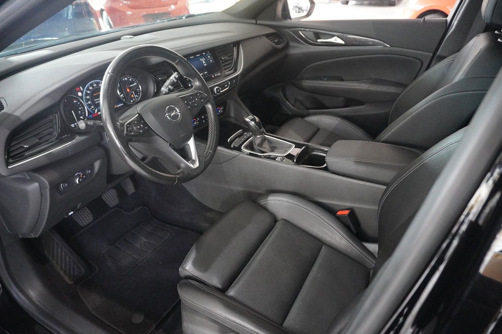 Fahrzeugabbildung Opel Insignia B ST 2.0D ELEGANCE NAVI/LED/KAMERA/PANO