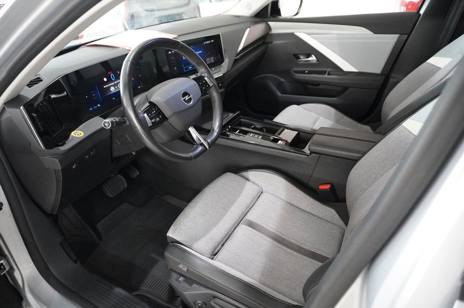 Fahrzeugabbildung Opel Astra L Lim. 1.6 HYBRID ELEGANCE NAVI/LED/KAMERA