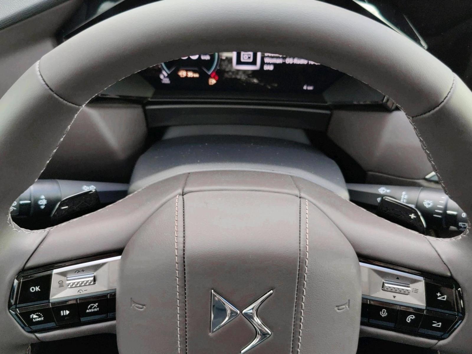 DS Automobiles N°4 ÉTOILE + Nappa BlueHDi 131 PS