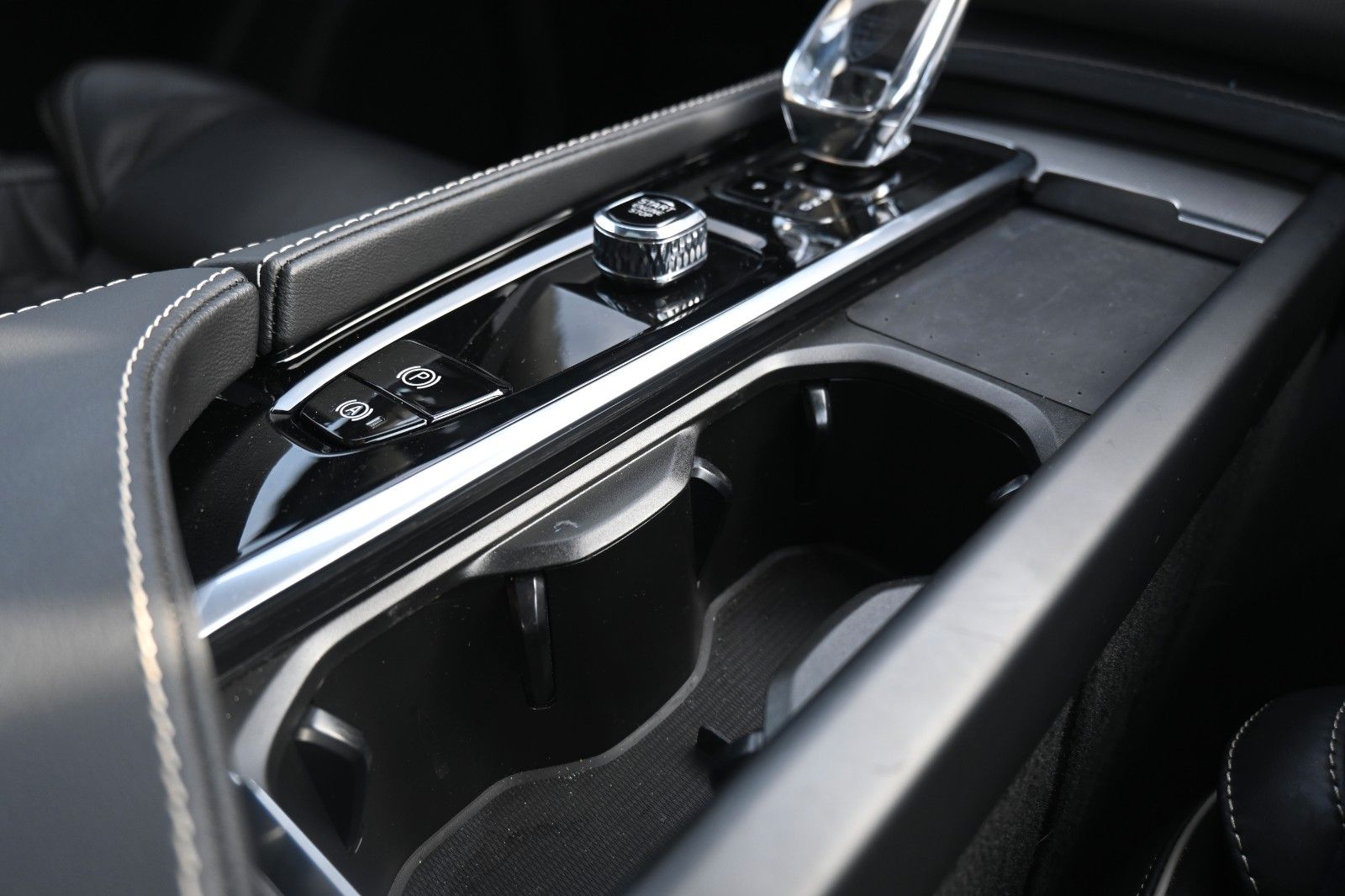 Fahrzeugabbildung Volvo XC90 T8 AWD Ultimate Dark*STDHZG*360°*LUFT*0,5%