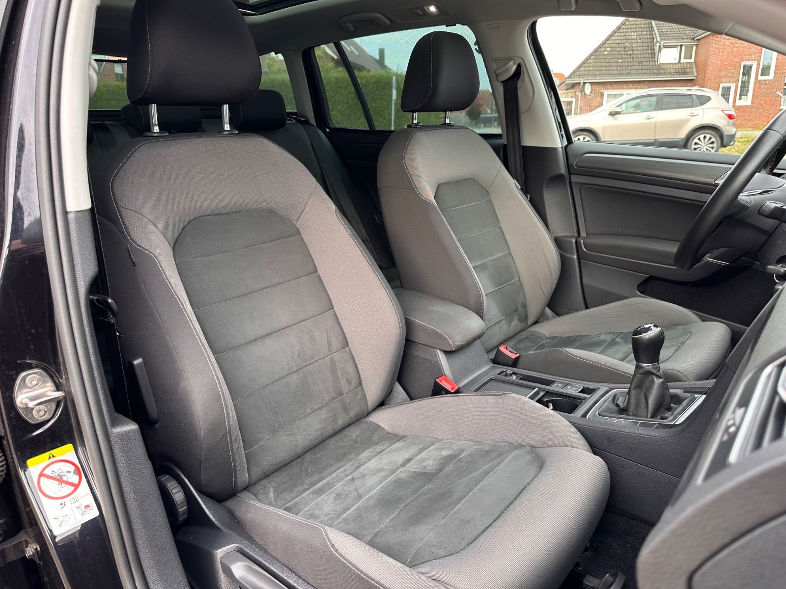 Fahrzeugabbildung Volkswagen Golf 1.5 Comfortline AHK/ACC/Pano/Navi/LED/Kamer