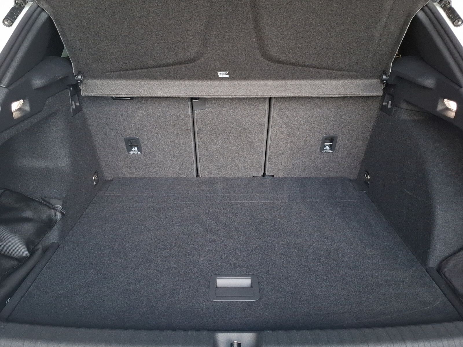Fahrzeugabbildung SEAT Terramar eTSI Matrix Navi HUD ACC RFK SHZ 19"