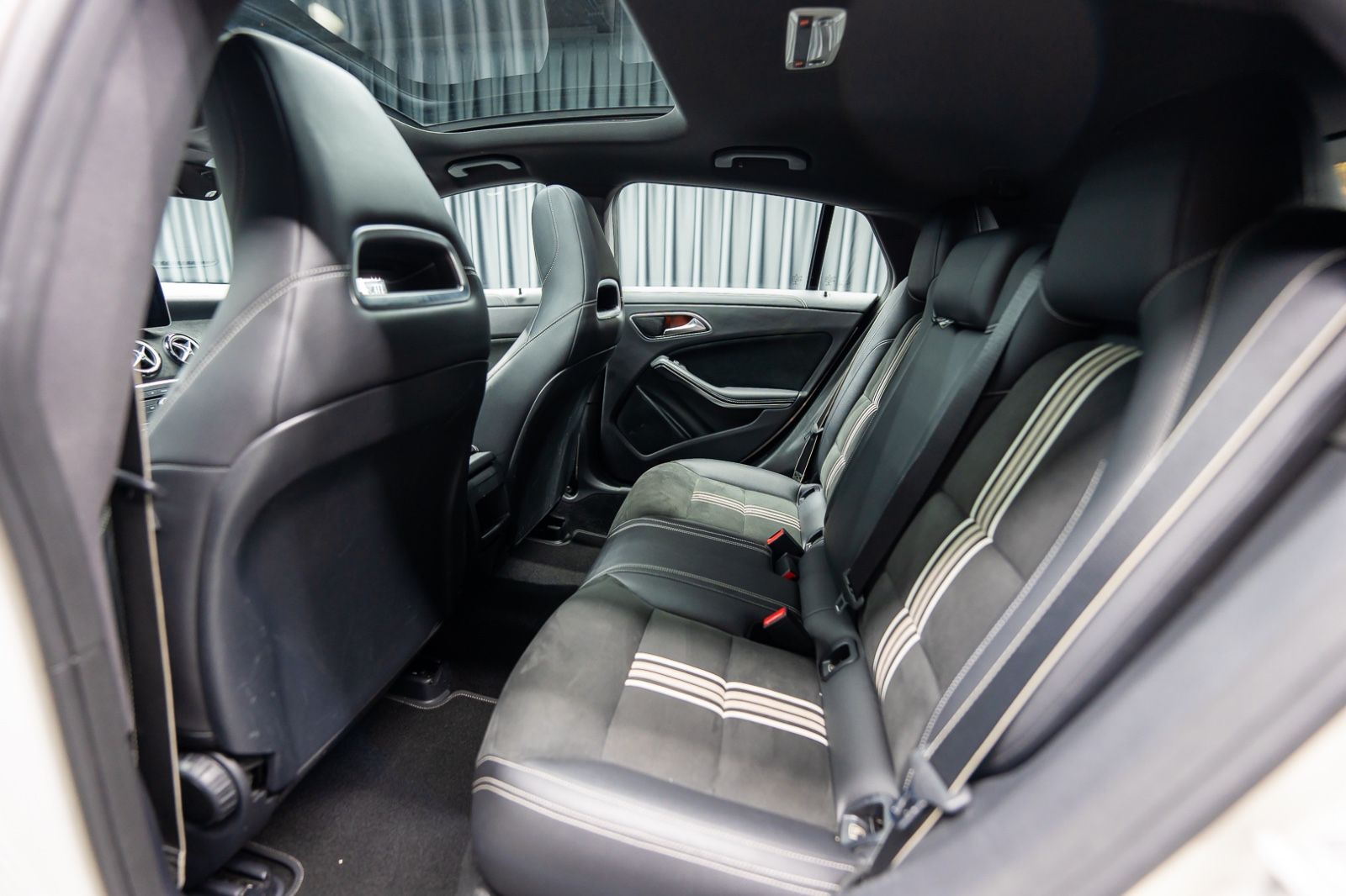 Fahrzeugabbildung Mercedes-Benz CLA 180 Shooting*AMG*Panorama*Keyless*PEAK*BSNS*