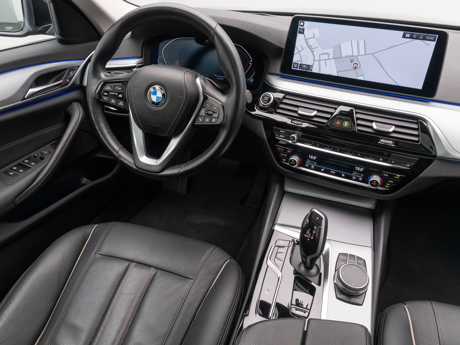 Fahrzeugabbildung BMW 520d xD Kamera HUD DAB Laser Panorama Leder 19"