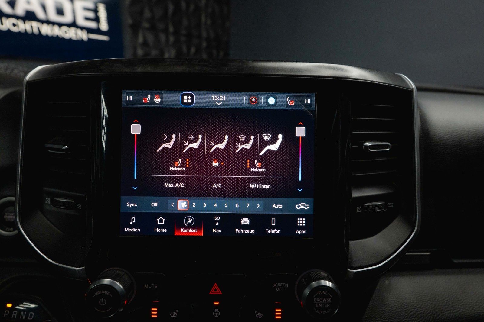 Fahrzeugabbildung Dodge RAM 5.7 V8 HEMI 4x4 OFFROAD Night-Paket *LED*19%