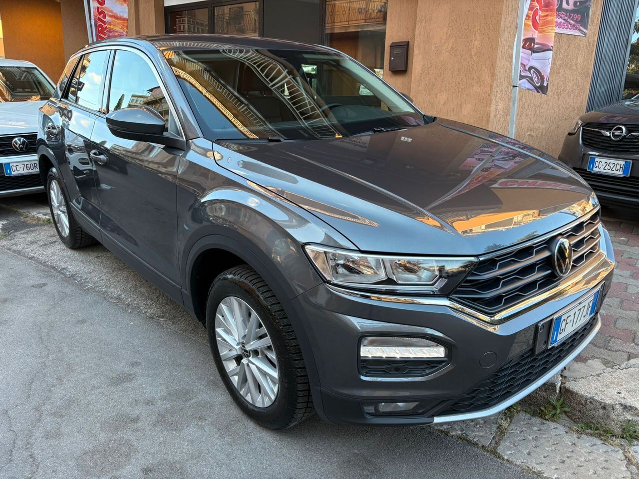 Volkswagen T-Roc 2.0 TDI SCR Business BlueMotion imagem 2