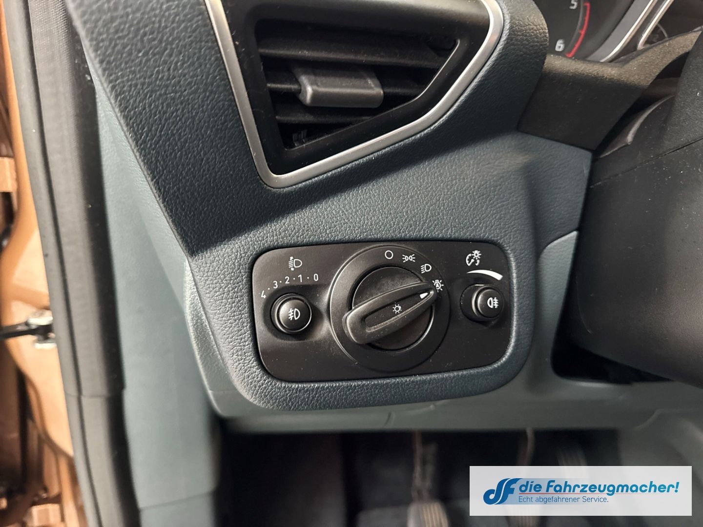 Fahrzeugabbildung Ford C-Max Grand Titanium Navi Klimaautom *EXPORT
