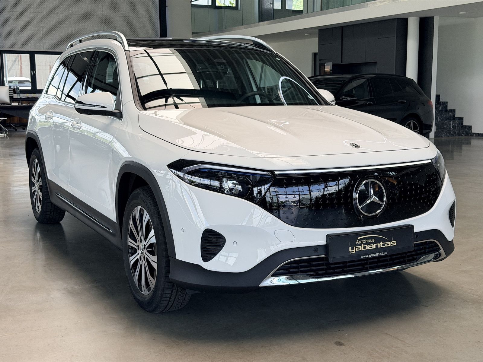 Mercedes-Benz EQB 250+ Pano 360°-K DISTRONIC+ Memory Ambienten imagem 3