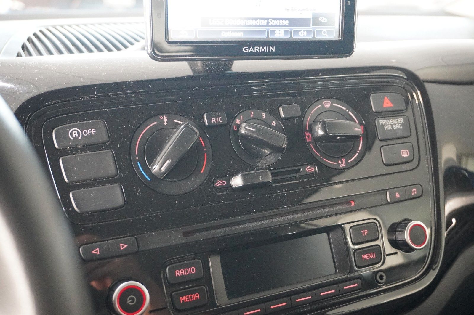 Fahrzeugabbildung Volkswagen up! 1.0 MOVE 3-TÜR NAVI/KLIMA/SPORT/CD/AUX/TÜV