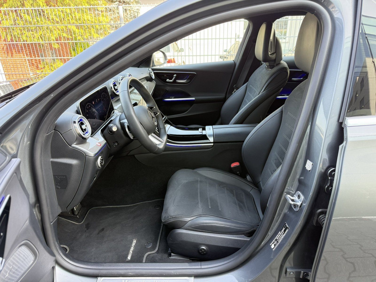 Fahrzeugabbildung Mercedes-Benz C 200 T AMG*DISTRONIC*360°*DIGITALLIGHT*KEYLESS*