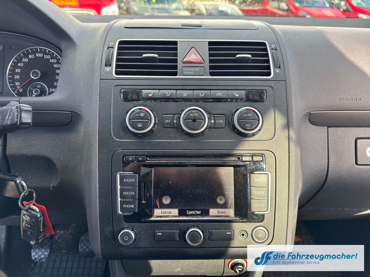 Fahrzeugabbildung Volkswagen Touran Comfortline Navi Dyn. Kurvenlicht *EXPOR
