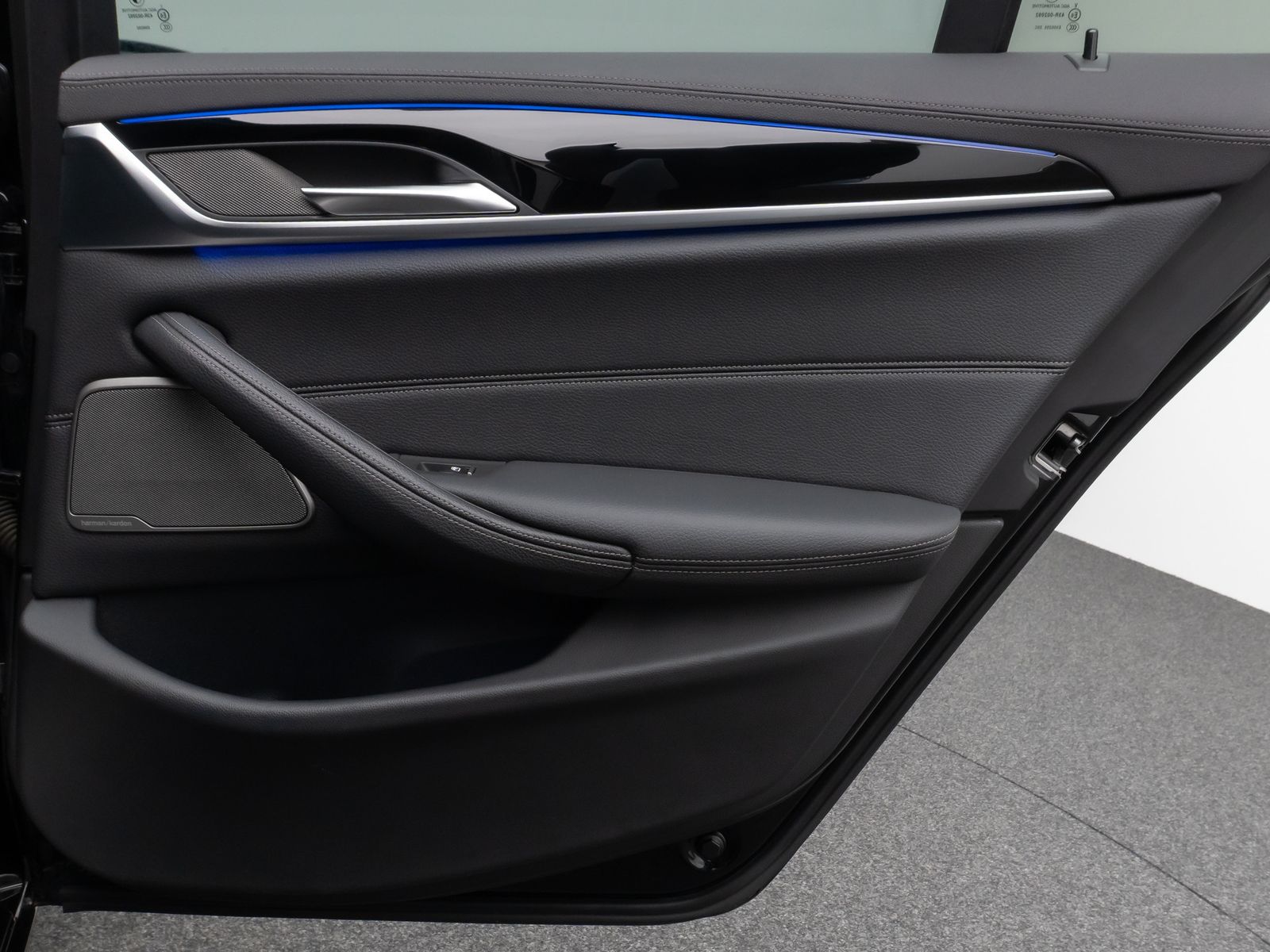 Fahrzeugabbildung BMW 530d xD  Luxury Line Kamera DAB H/K Lenkrhzg AHK