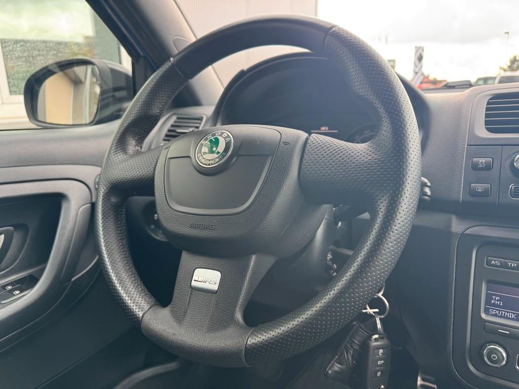 SKODA FABIA RS - 180 CV - BVA