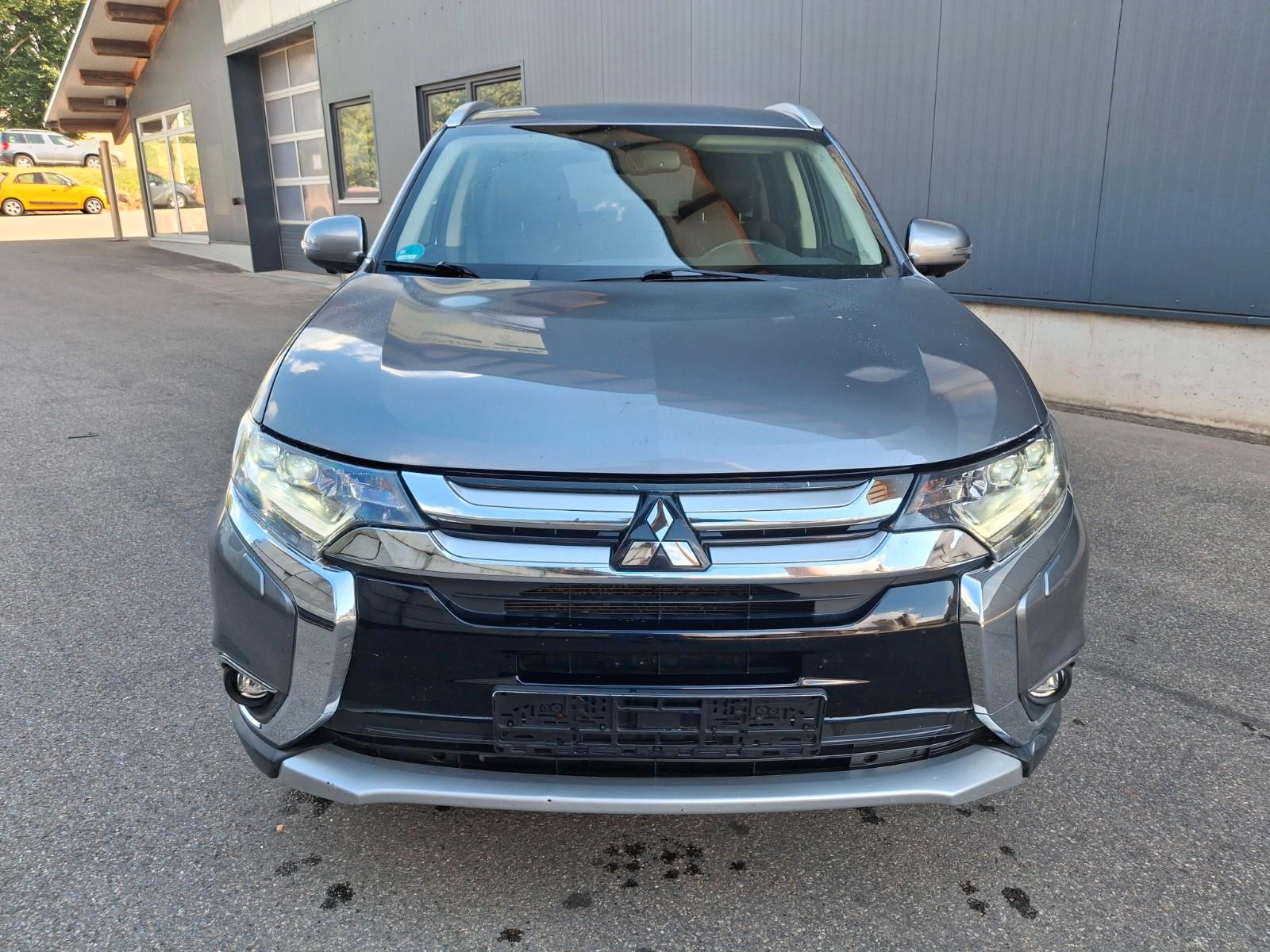 Mitsubishi Outlander Plus 4WD-Xenon-AHK-1 HAND