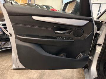 BMW 218 d Active Tourer*Klima*AHK*LED*Navi*Bluetooth
