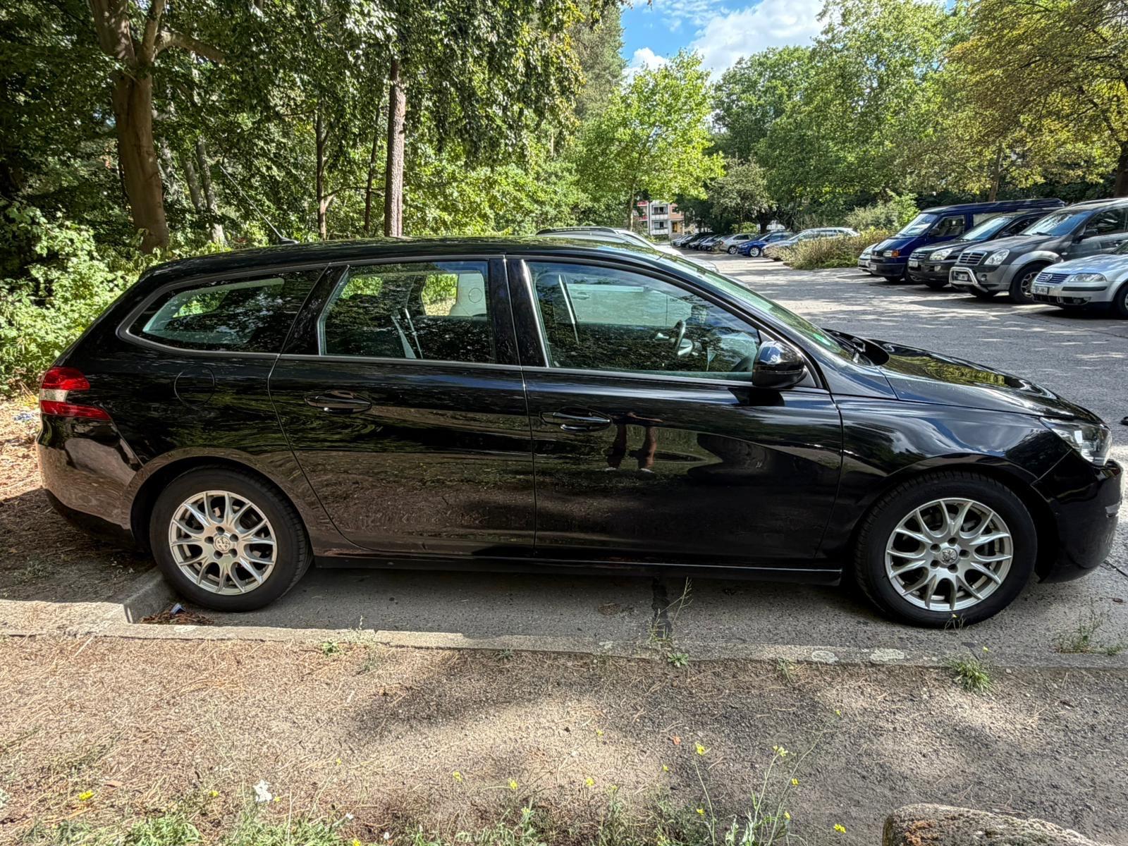 Peugeot 308 2014 — interior