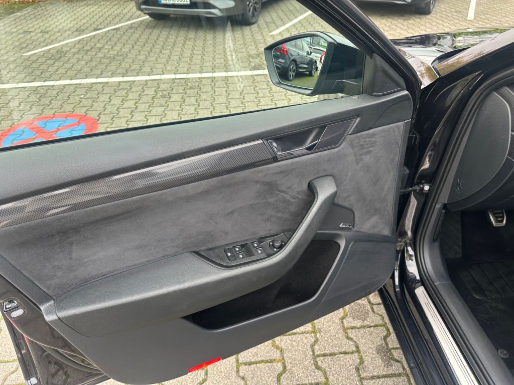 SKODA Superb Combi 1.4 TSI ACT SportLine ACC b. Front SKODA Superb Combi 1.4 TSI ACT SportLine ACC b. Front