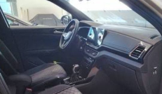 Fahrzeugabbildung Volkswagen T-Cross 1.5 TSI R-Line+LED+IQ+TOTWINKEL+ACC+AHK