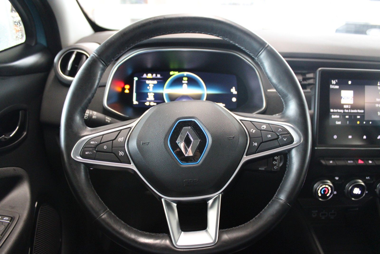 Fahrzeugabbildung Renault ZOE Life R110/Z.E. 40 Kaufbatterie 5-T LED KLIMA