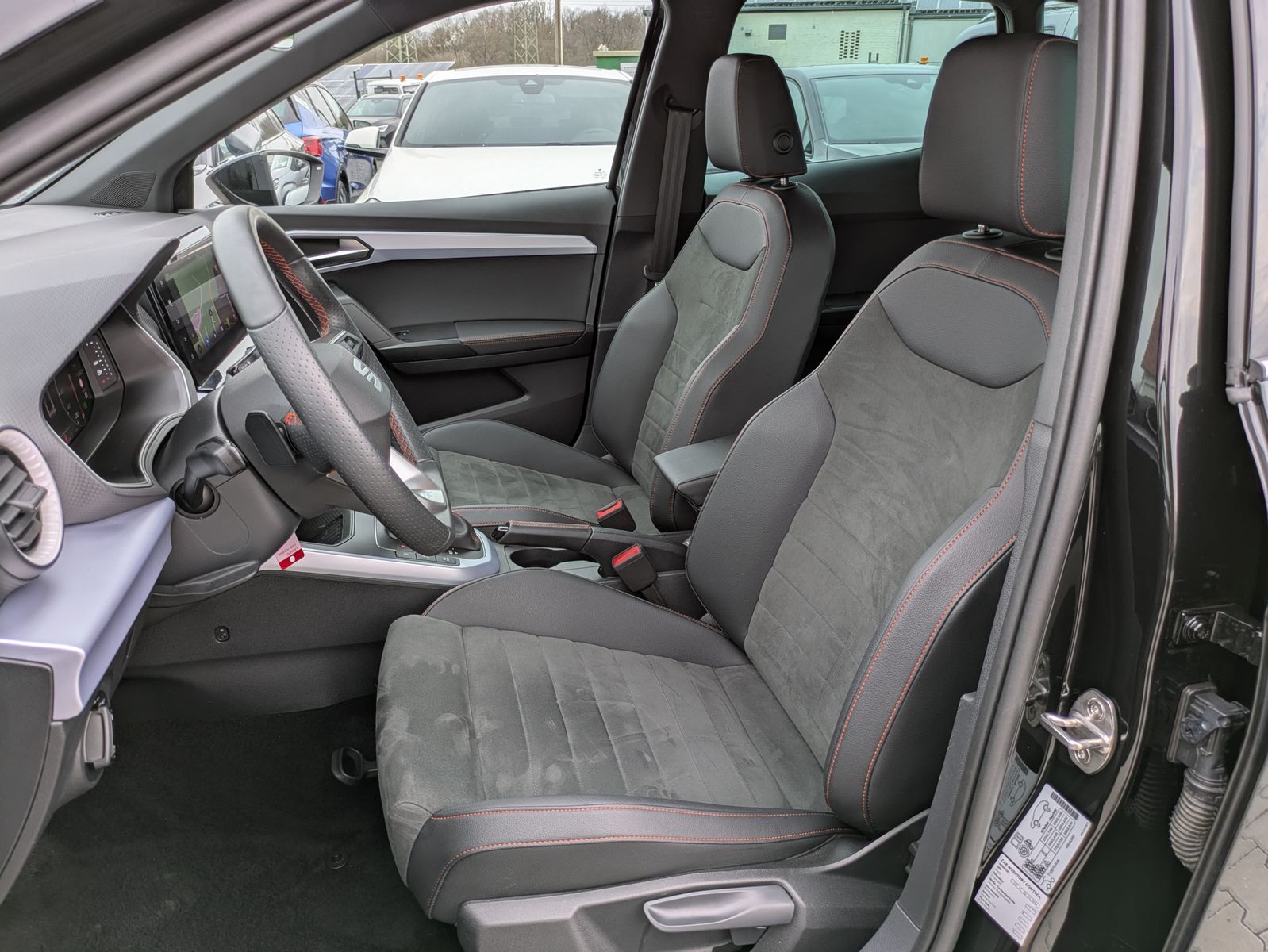 Fahrzeugabbildung SEAT Arona 1.5 TSI FR DSG AHK*ACC*LED*APP*DAB*KAMERA