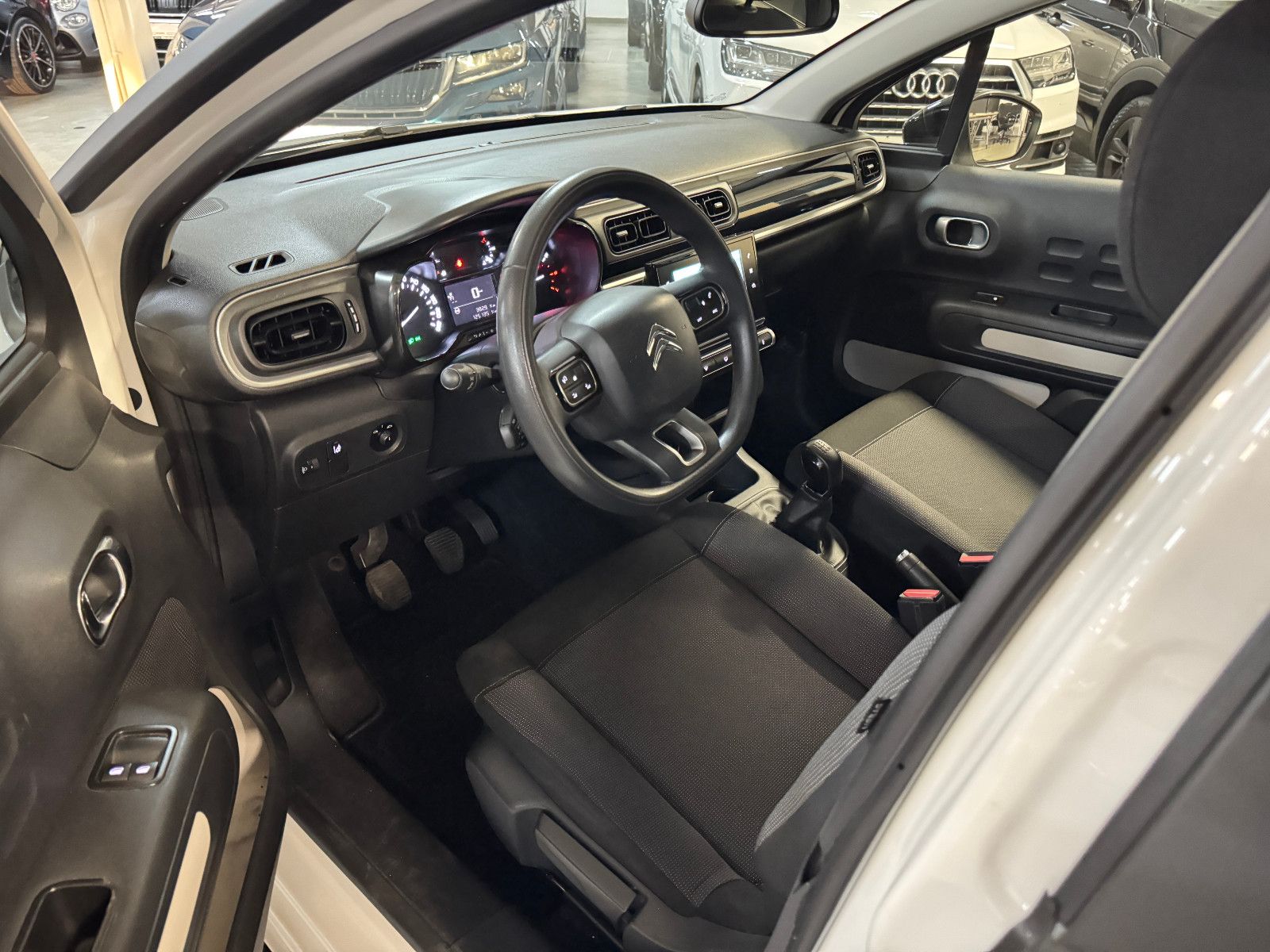 Fahrzeugabbildung Citroën C3 1.6 HDI FEEL COLOR STYLE PAKET NAVI LED VOLL