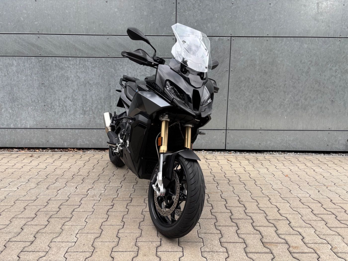 Fahrzeugabbildung BMW S 1000 XR Triple Black 2 Pakete