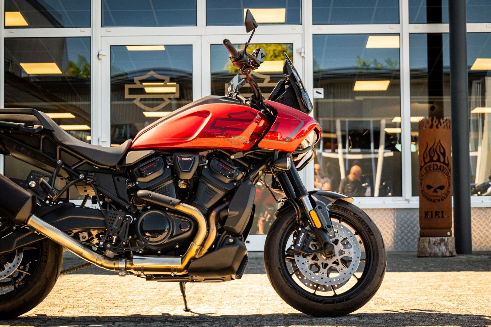 Fahrzeugabbildung Harley-Davidson RA1250ST Pan America ST 1250 MY25 Jekill & Hyde