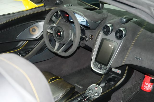 Fahrzeugabbildung McLaren 570S Spider Launch Edition/Elite Paint+Carbon