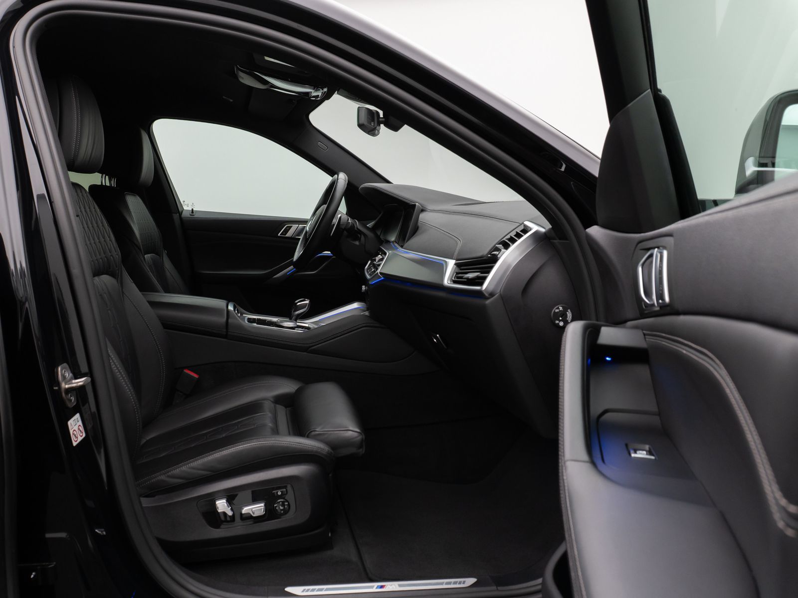 Fahrzeugabbildung BMW X6 xD30d M Sport DAB 360°DisplKey AHK Alarm 22"