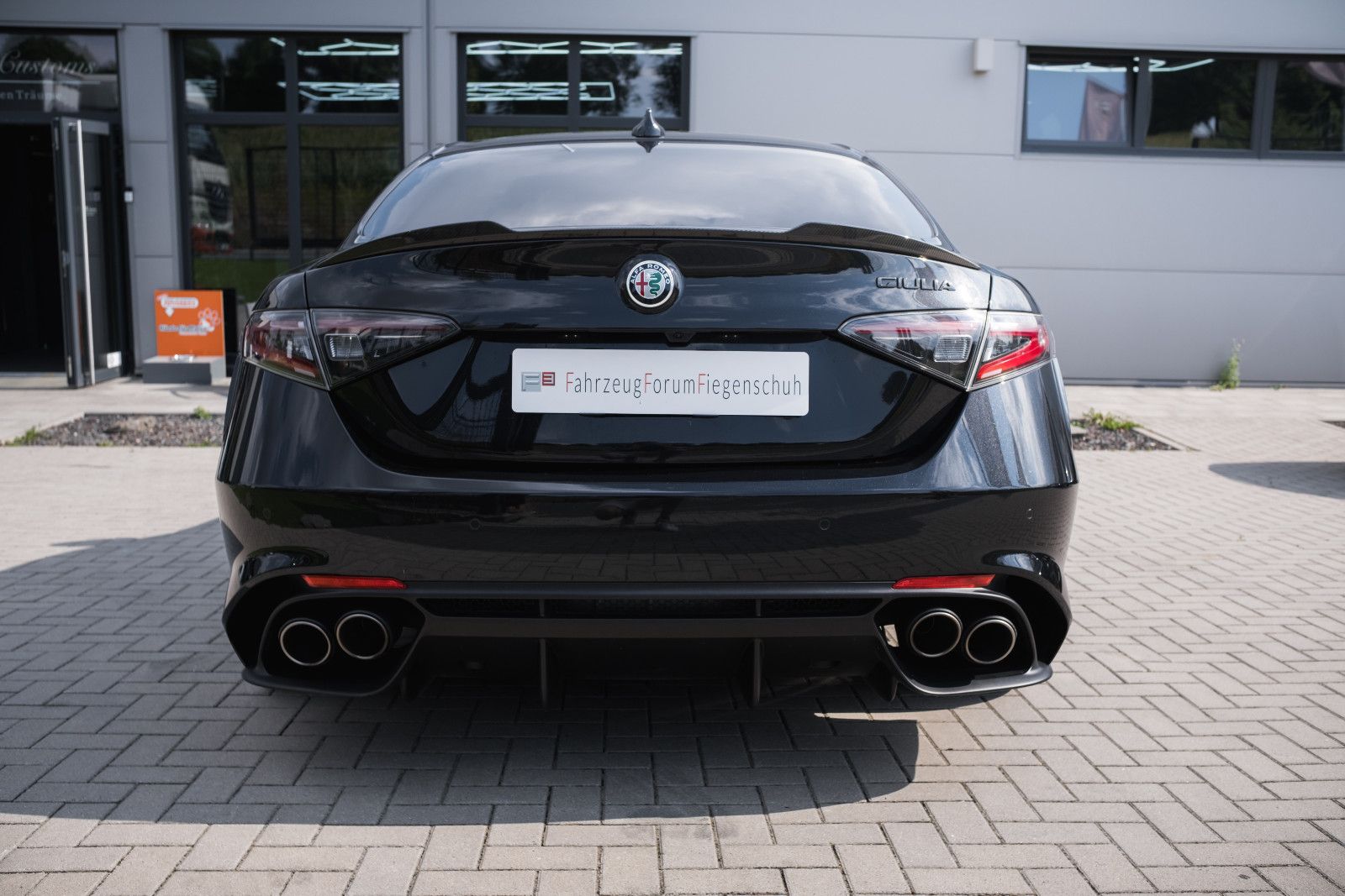 Fahrzeugabbildung Alfa Romeo Giulia Quadrifoglio-Akrapovic-HarmanKardon