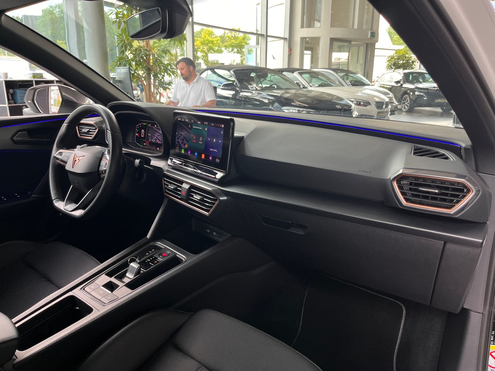 Fahrzeugabbildung CUPRA Leon VZ e-Hybrid LED ACC NAV RFK SHZ 19"